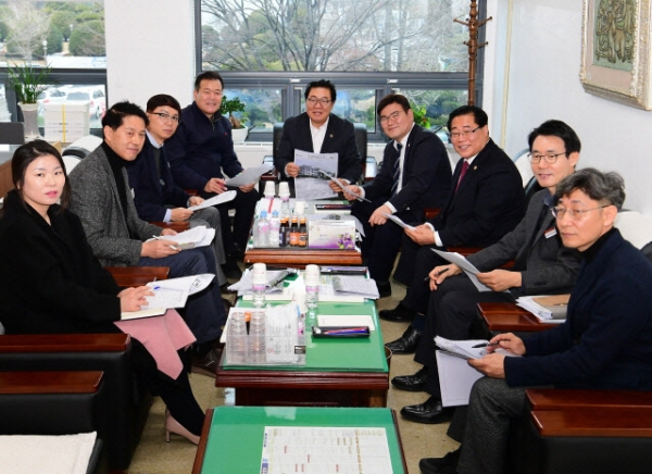 경남도의회는 내달부터 의정활동에 대한 도민과의 소통을 강화하기 위해 의회소식지를 전면 개편·발행한다고 밝혔다.