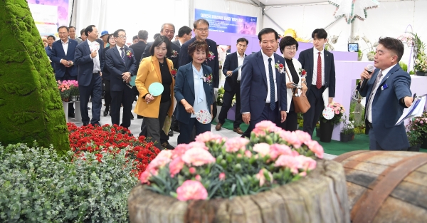 거창군은 14일 창포원 일원에서 ‘제5회 거창아리미아 꽃축제’를 개최했다고 밝혔다.